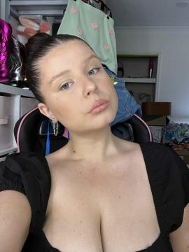 OnlyFans - Kiki / @kikiii.isabella Scene 38 — photo 10 of 20