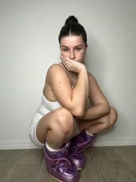 OnlyFans - Kiki / @kikiii.isabella Scene 40 — photo 12 of 20