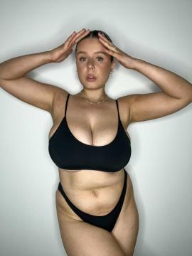 OnlyFans - Kiki / @kikiii.isabella Scene 42 — photo 3 of 20