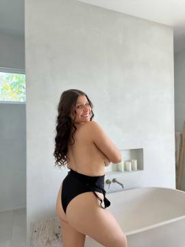 OnlyFans - Kiki / @kikiii.isabella Scene 42 — photo 20 of 20