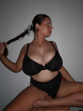 OnlyFans - Kiki / @kikiii.isabella Scene 52 — photo 1 of 20