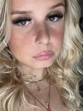 OnlyFans - Kiki / @kikiii.isabella Scene 57 — photo 1 of 20