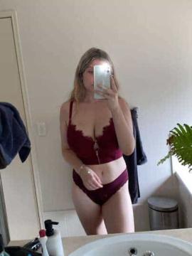 OnlyFans - Kiki / @kikiii.isabella Scene 61 — photo 8 of 20