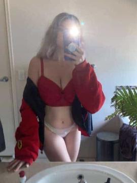 OnlyFans - Kiki / @kikiii.isabella Scene 62 — photo 1 of 20