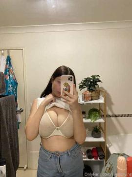OnlyFans - Kiki / @kikiii.isabella Scene 88 — photo 18 of 20