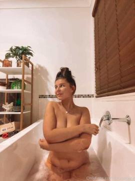 OnlyFans - Kiki / @kikiii.isabella Scene 89 — photo 19 of 20