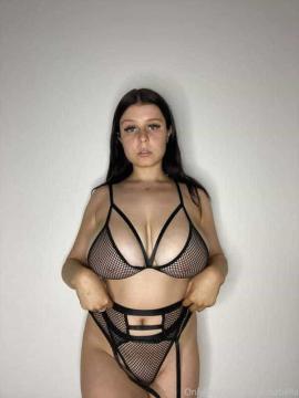 OnlyFans - Kiki / @kikiii.isabella Scene 91 — photo 14 of 20