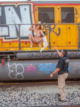 Eve Corta On The Train — photo 9 of 16
