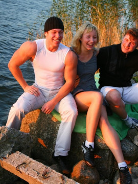 Outdoor teen threesome — photo 3 of 15