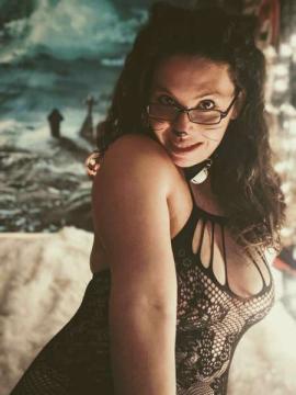 OnlyFans - MomNextDoorVIP / @momnextdoorvip Scene 7 — photo 3 of 20
