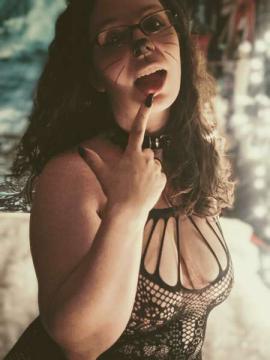 OnlyFans - MomNextDoorVIP / @momnextdoorvip Scene 7 — photo 7 of 20