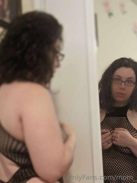 OnlyFans - MomNextDoorVIP / @momnextdoorvip Scene 14 — photo 7 of 20