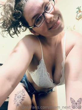 OnlyFans - MomNextDoorVIP / @momnextdoorvip Scene 17 — photo 2 of 20