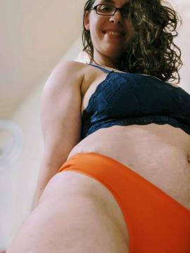 OnlyFans - MomNextDoorVIP / @momnextdoorvip Scene 19 — photo 14 of 20