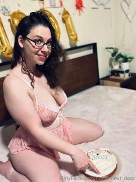 OnlyFans - MomNextDoorVIP / @momnextdoorvip Scene 21 — photo 2 of 20
