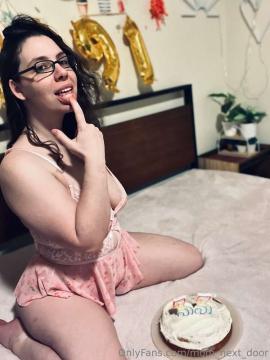 OnlyFans - MomNextDoorVIP / @momnextdoorvip Scene 21 — photo 5 of 20