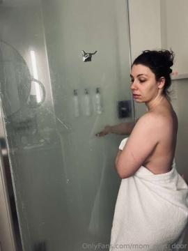 OnlyFans - MomNextDoorVIP / @momnextdoorvip Scene 21 — photo 13 of 20