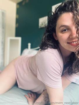 OnlyFans - MomNextDoorVIP / @momnextdoorvip Scene 22