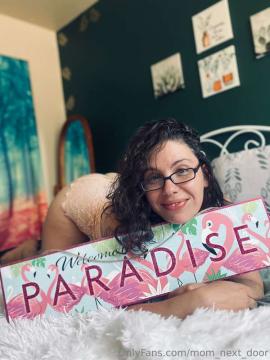 OnlyFans - MomNextDoorVIP / @momnextdoorvip Scene 23 — photo 10 of 20