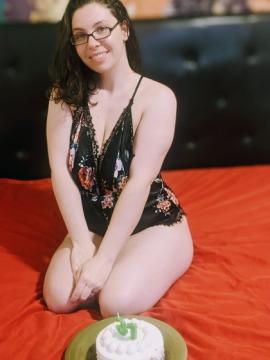 OnlyFans - MomNextDoorVIP / @momnextdoorvip Scene 27 — photo 13 of 20