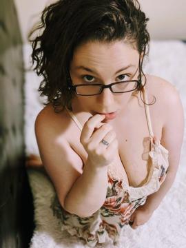 OnlyFans - MomNextDoorVIP / @momnextdoorvip Scene 28 — photo 11 of 20
