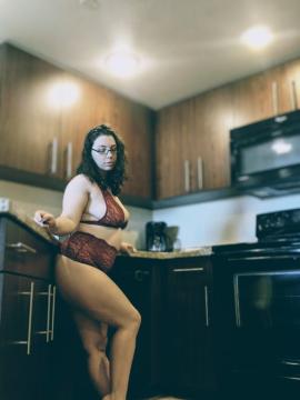 OnlyFans - MomNextDoorVIP / @momnextdoorvip Scene 35 — photo 13 of 20