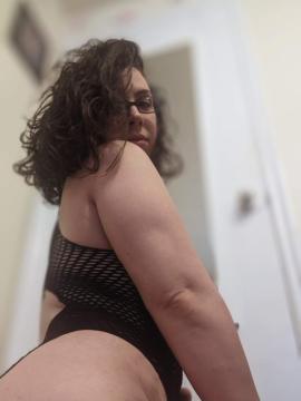 OnlyFans - MomNextDoorVIP / @momnextdoorvip Scene 35 — photo 15 of 20