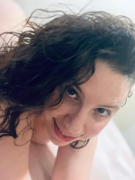 OnlyFans - MomNextDoorVIP / @momnextdoorvip Scene 35 — photo 18 of 20