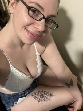 OnlyFans - MomNextDoorVIP / @momnextdoorvip Scene 37 — photo 17 of 20