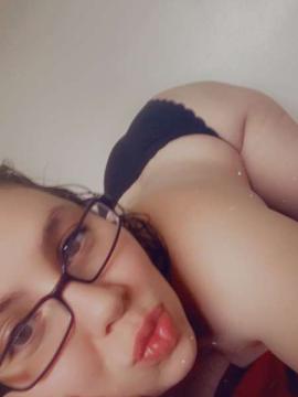 OnlyFans - MomNextDoorVIP / @momnextdoorvip Scene 39 — photo 7 of 20