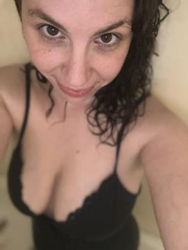 OnlyFans - MomNextDoorVIP / @momnextdoorvip Scene 40 — photo 10 of 20