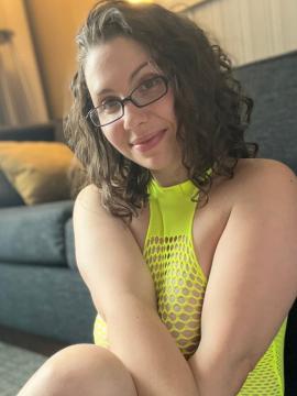 OnlyFans - MomNextDoorVIP / @momnextdoorvip Scene 41 — photo 16 of 20