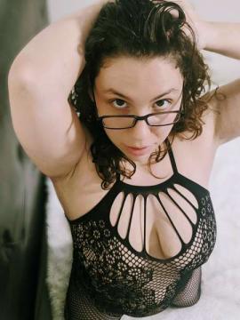 OnlyFans - MomNextDoorVIP / @momnextdoorvip Scene 45 — photo 17 of 20