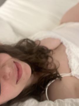 OnlyFans - MomNextDoorVIP / @momnextdoorvip Scene 47 — photo 17 of 20