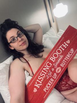 OnlyFans - MomNextDoorVIP / @momnextdoorvip Scene 48 — photo 10 of 20