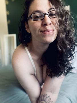 OnlyFans - MomNextDoorVIP / @momnextdoorvip Scene 55 — photo 10 of 20
