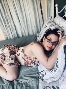 OnlyFans - MomNextDoorVIP / @momnextdoorvip Scene 55 — photo 18 of 20