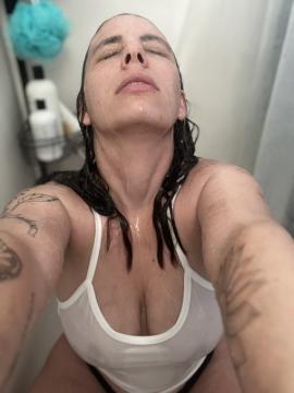 OnlyFans - MomNextDoorVIP / @momnextdoorvip Scene 59 — photo 3 of 20