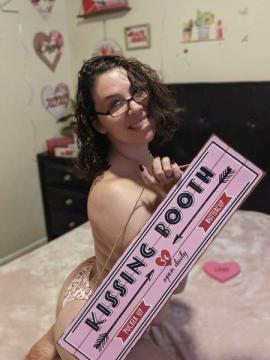 OnlyFans - MomNextDoorVIP / @momnextdoorvip Scene 60 — photo 3 of 20
