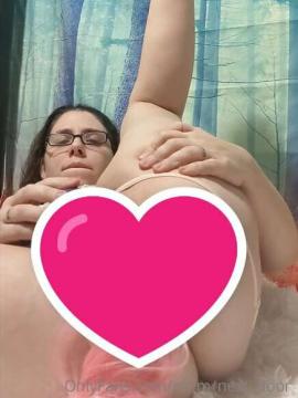 OnlyFans - MomNextDoorVIP / @momnextdoorvip Scene 60 — photo 16 of 20