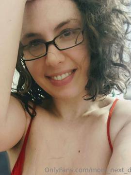 OnlyFans - MomNextDoorVIP / @momnextdoorvip Scene 61 — photo 7 of 20