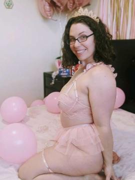 OnlyFans - MomNextDoorVIP / @momnextdoorvip Scene 64 — photo 14 of 20