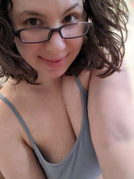 OnlyFans - MomNextDoorVIP / @momnextdoorvip Scene 65 — photo 10 of 20