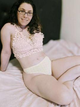 OnlyFans - MomNextDoorVIP / @momnextdoorvip Scene 66 — photo 14 of 20