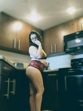 OnlyFans - MomNextDoorVIP / @momnextdoorvip Scene 67 — photo 8 of 20