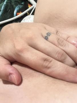 OnlyFans - MomNextDoorVIP / @momnextdoorvip Scene 69 — photo 13 of 20