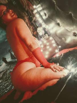 OnlyFans - MomNextDoorVIP / @momnextdoorvip Scene 72 — photo 13 of 20