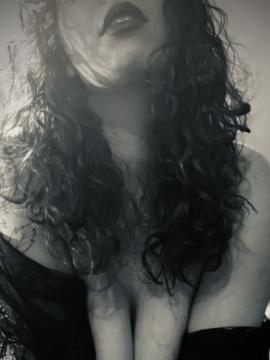 OnlyFans - MomNextDoorVIP / @momnextdoorvip Scene 72 — photo 15 of 20
