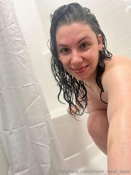 OnlyFans - MomNextDoorVIP / @momnextdoorvip Scene 81 — photo 5 of 20