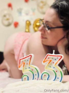 OnlyFans - MomNextDoorVIP / @momnextdoorvip Scene 83 — photo 19 of 20